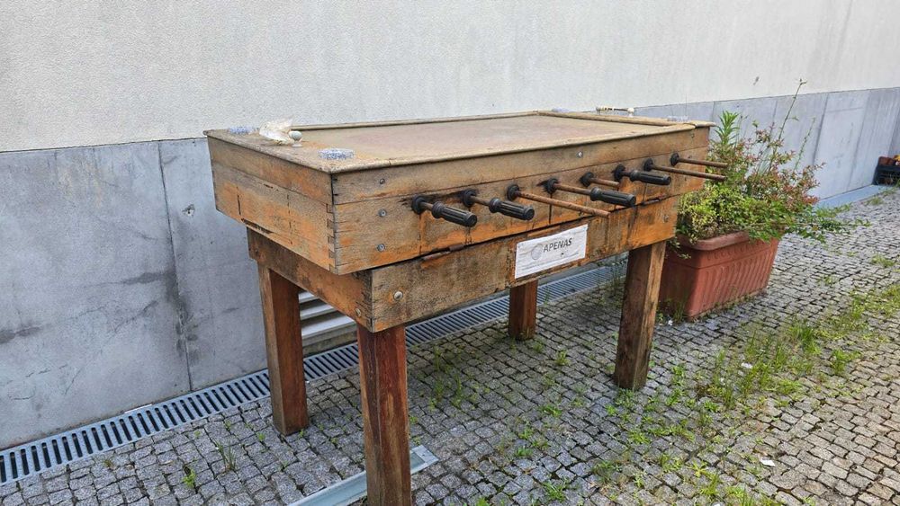 Mesa de matrecos em madeira para restauro