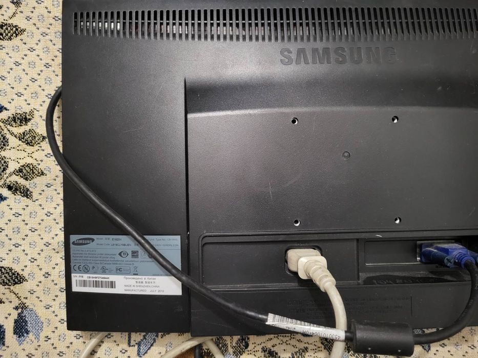 Електро офісна техніка (монітори,клавіатури, факси, телефони і т. д.)