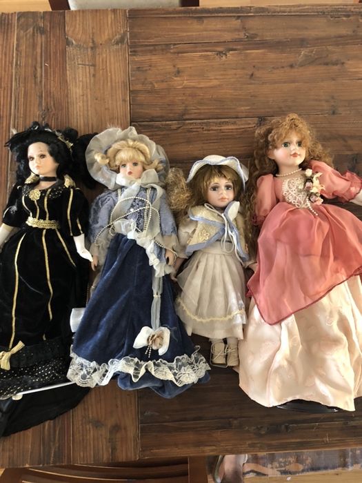 Bonecas de porcelana