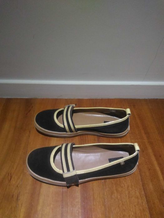 Sapatos da marca Furla em pele genuína t-37. Sem uso