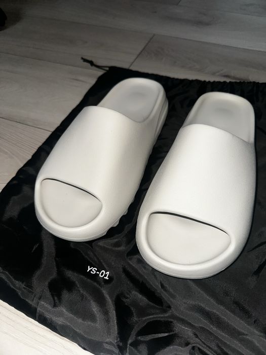 Klapki Yeezy Slide