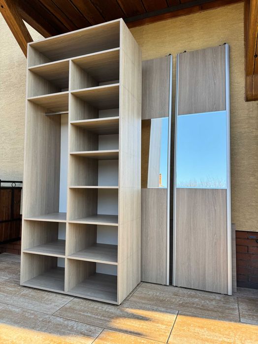 szafa bieliźniarka regał wysoka drzwi suwane lustro zabudowa komoda