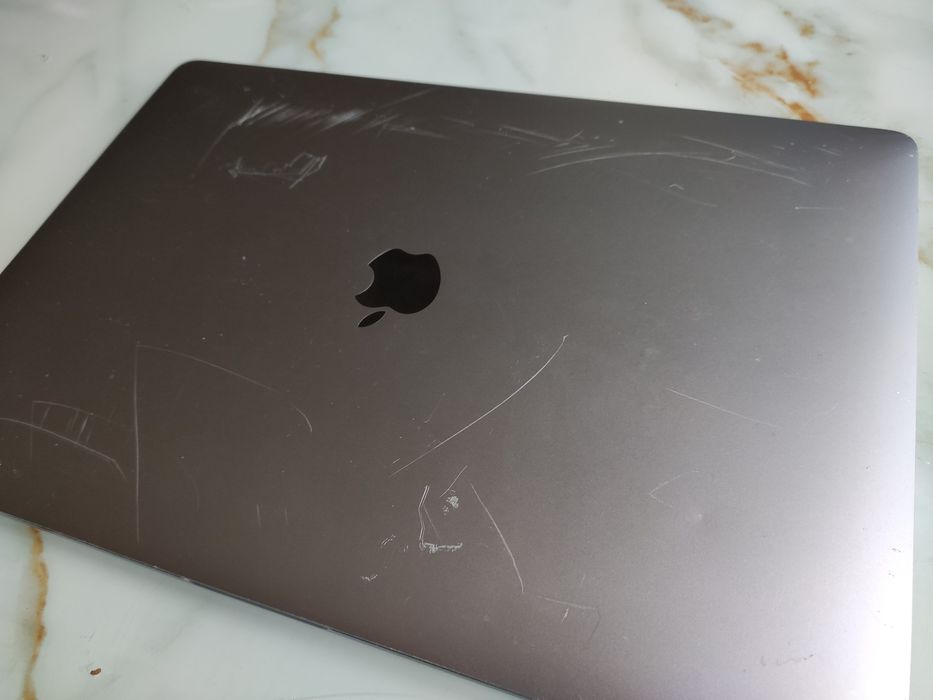 MacBook pro 15" (2016) i7, 16/256