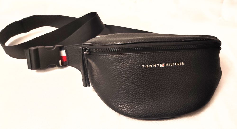 Saszetka Nerka Tommy Hilfiger – czarna