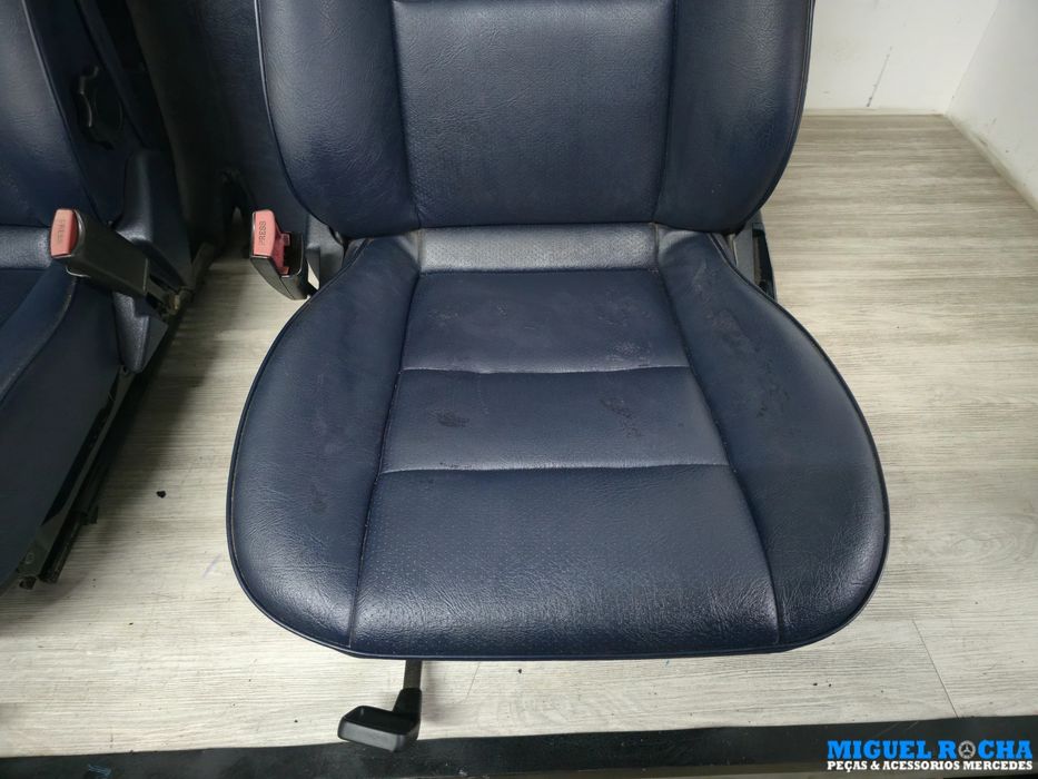 Conjunto de bancos e forras couro azul Mercedes W202