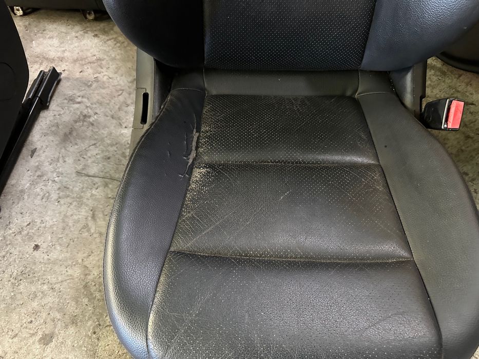 Conjunto de Bancos em Pele Mercedes W203 C200 C220 C270 CDI