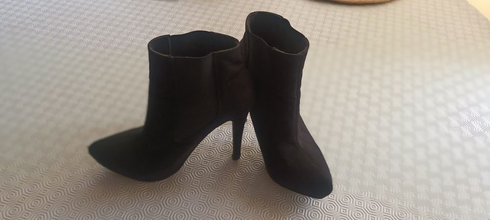 Botins estileto compensados