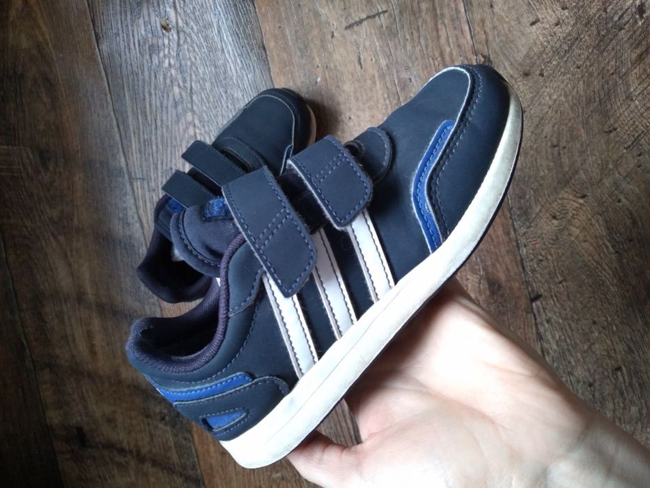Chłopięce buty marki adidas na rzepy 32