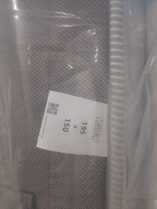 Colchão  e estrado com 6 pés  novo  195x150