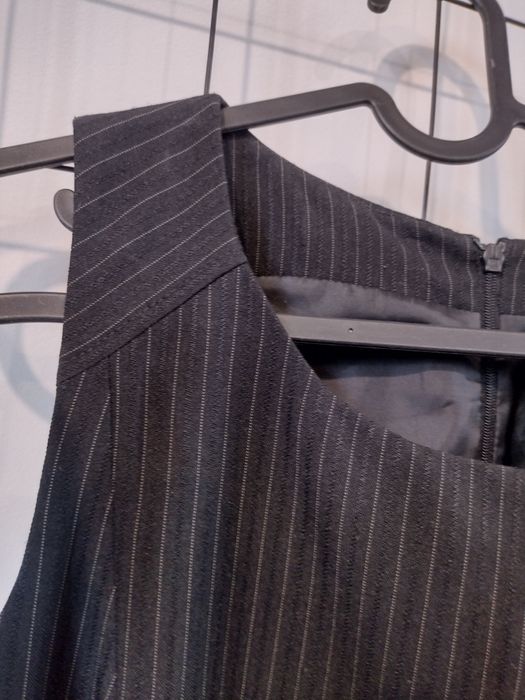 Elegancka czarna sukienka w delikatne paseczki 40/42 M/L