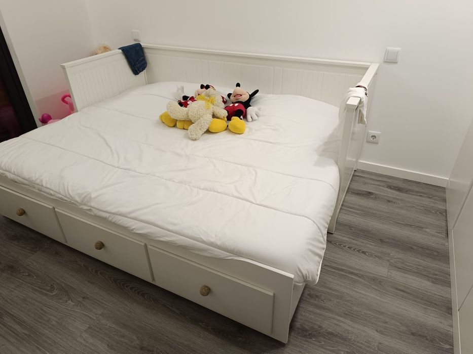 Ikea cama e cómoda HEMNES