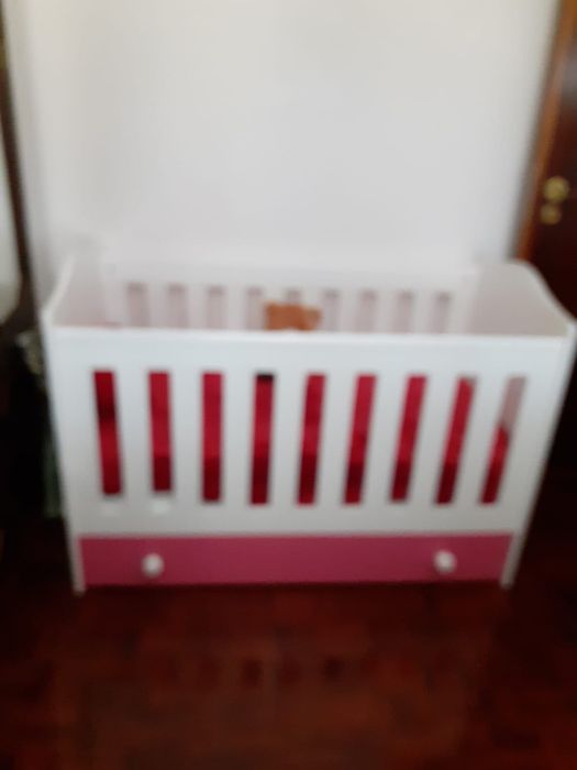 Cama berço com gavetão