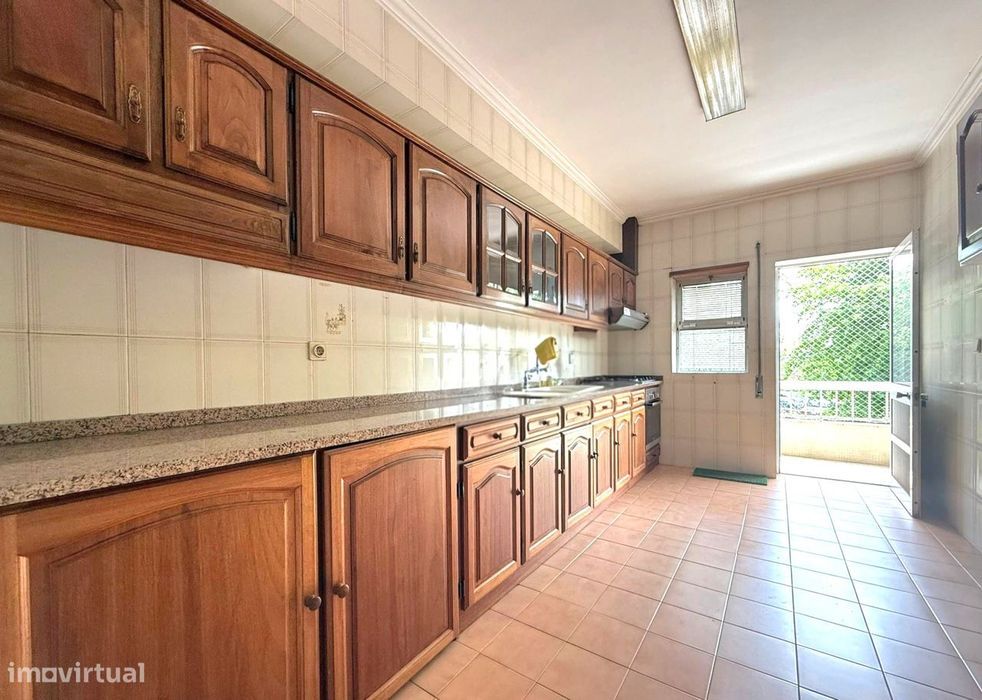 T2 Apartment with Terrace in the Center of Ovar
