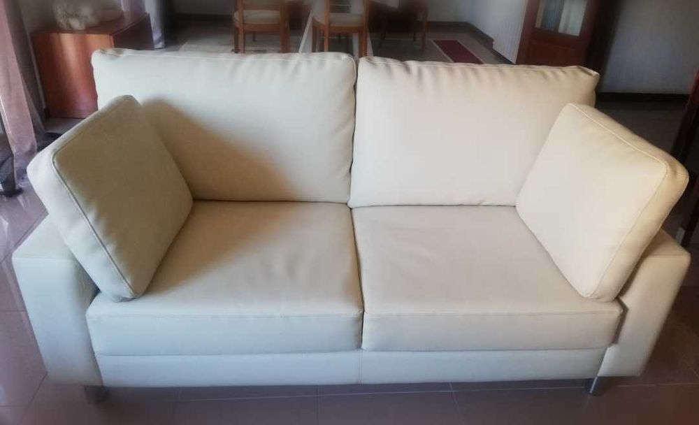 Sofá 2 lugares em pele sintética