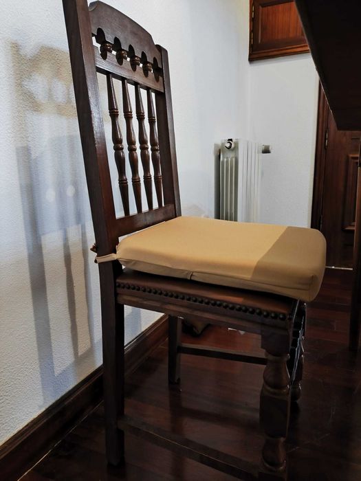 Mesa de Jantar com 4 Cadeiras em Madeira