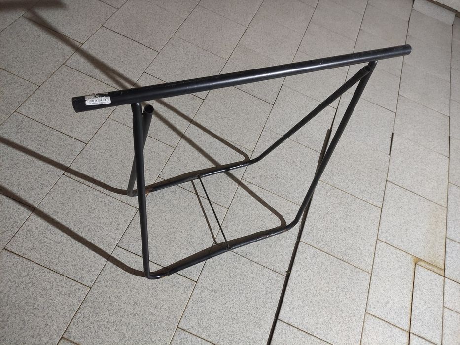 Cavalete metal tubo redondo preto