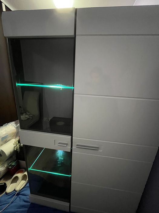 Szafka witryna podświetlana