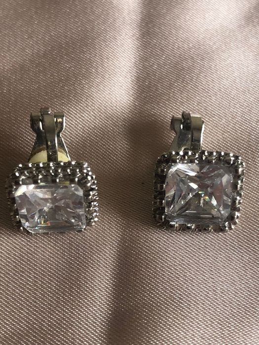 Brincos vintage com pedra grande