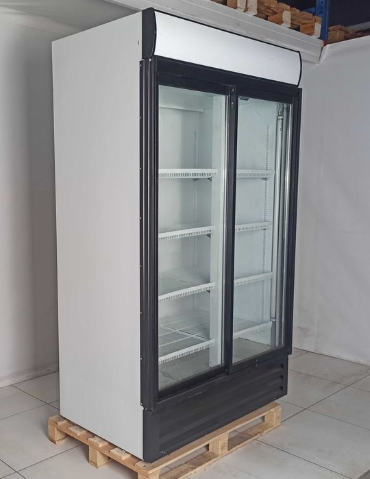 Холодильна шафа-вітрина 