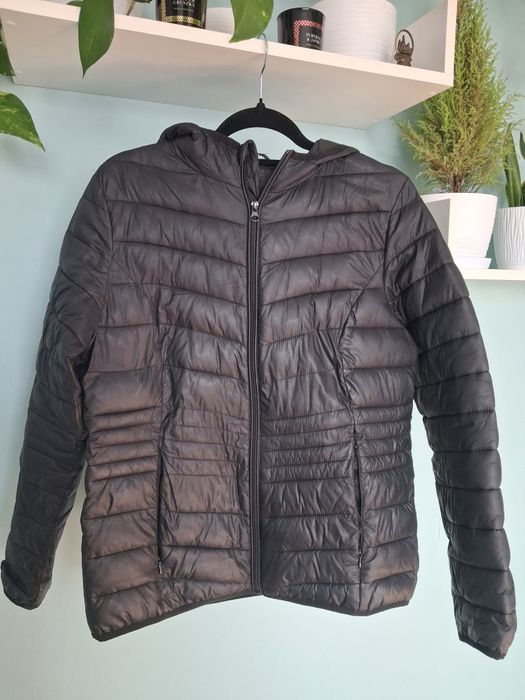 Czarna, pikowana kurtka