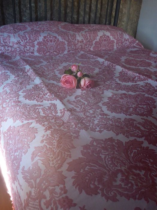 Coberta de cama jacquard - decoração acetinada de cor rosa adamascada