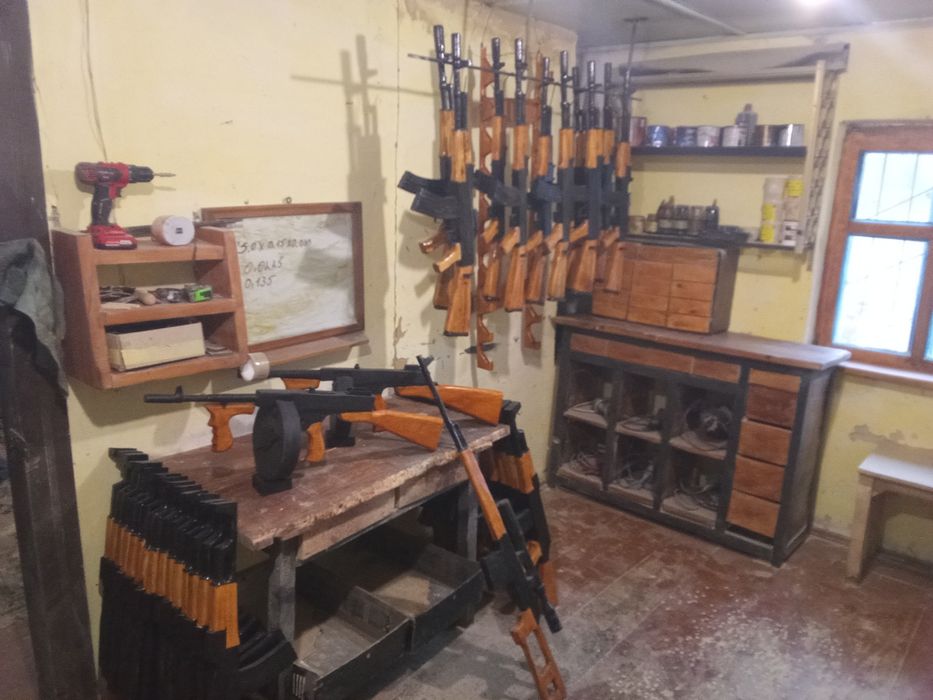 Виготоалення макетів бутафорія автомати і тд