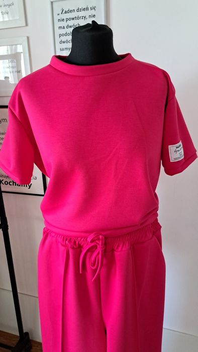 Nowy fuksjowy dres M-L