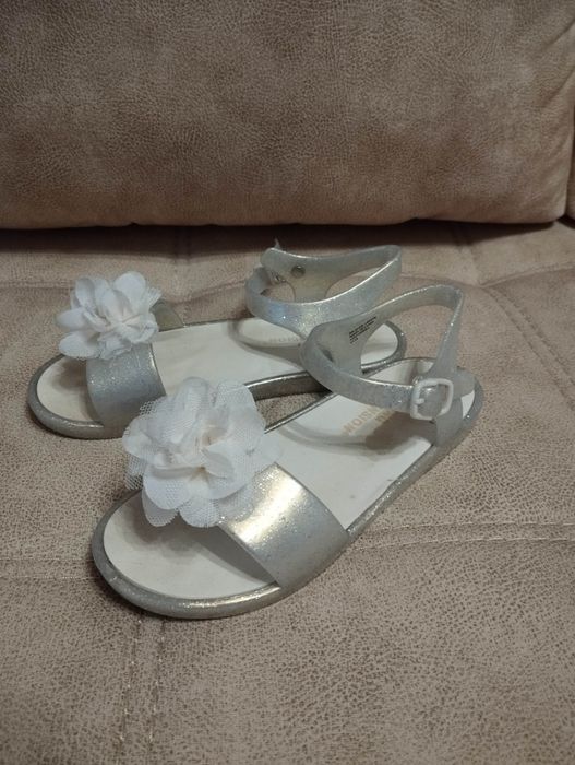 Босоніжки для дівчаток