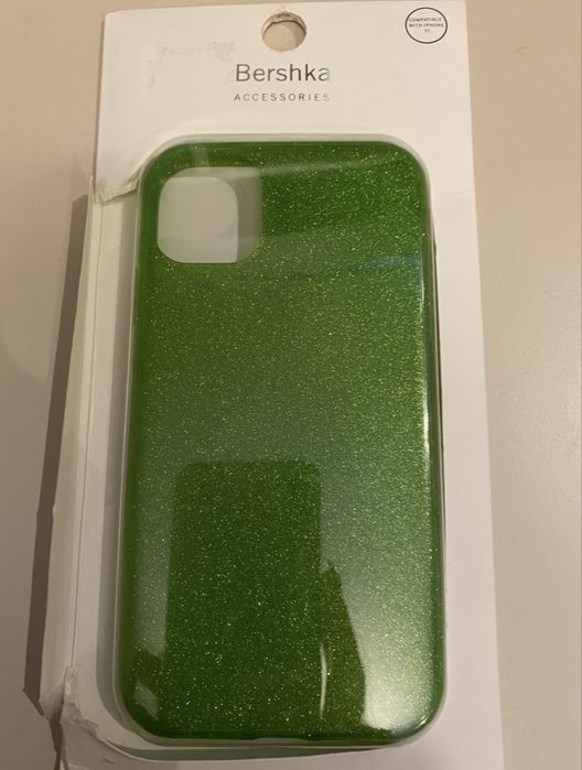 Nowe etui Bershka na iPhone 11 – zielone z brokatem
