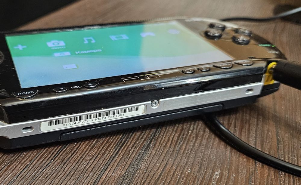 Sony psp 1004. гарний стан. нова батарея.