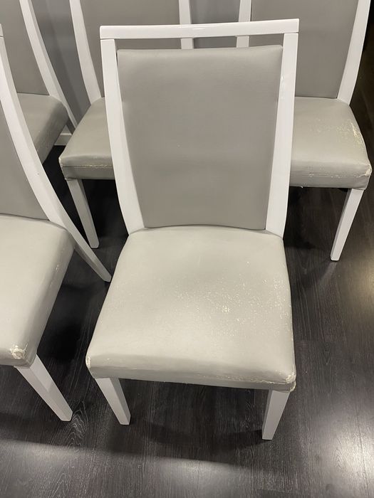 Cadeiras em madeira lacadas