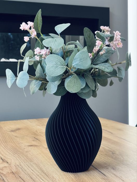 Czarny wazon dekoracyjny 19cm