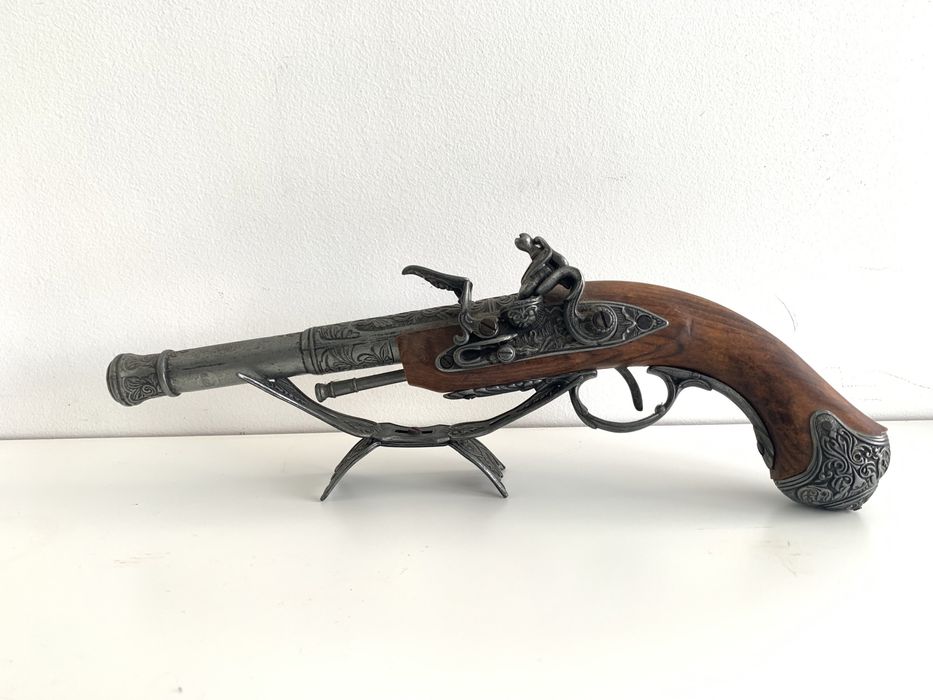 Réplica de pistola antiga para decoração
