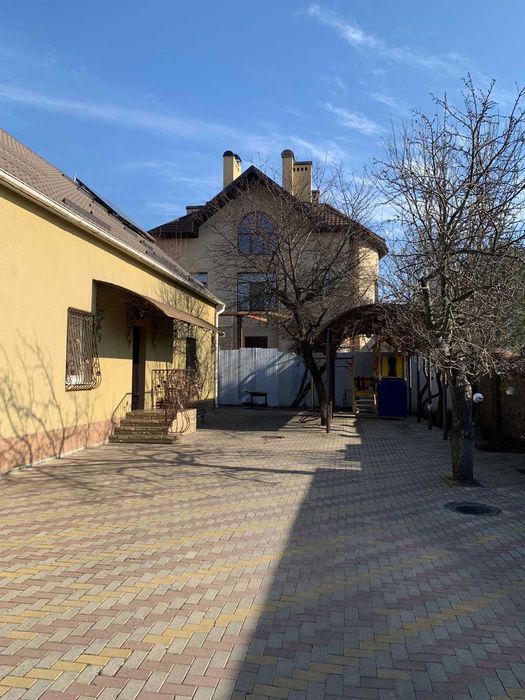 Продам два дома в одном  дворе 12соток Салтовка посёлок Кирова