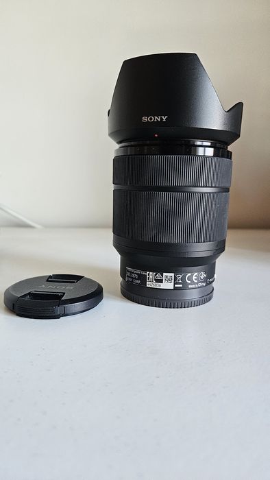 Lente Sony 24-70mm f/3.5-5.6 OSS