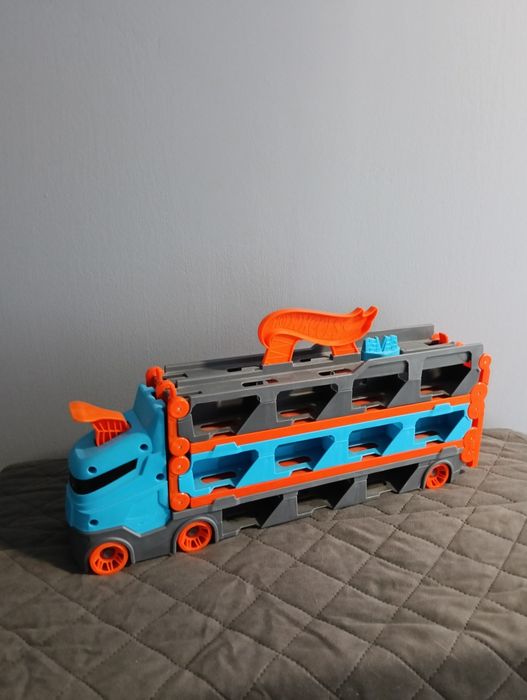 Ciężarówka hot wheels