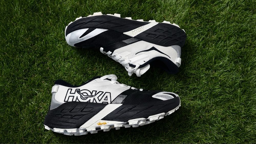 Кросівки жіночі HOKA Speedgoat 7 black/white для трейлу та бігу