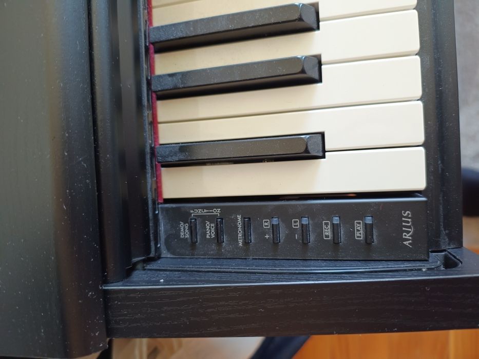 Piano digital Yamaha Arius YDP-145B  (Fatura + Caixa Original)