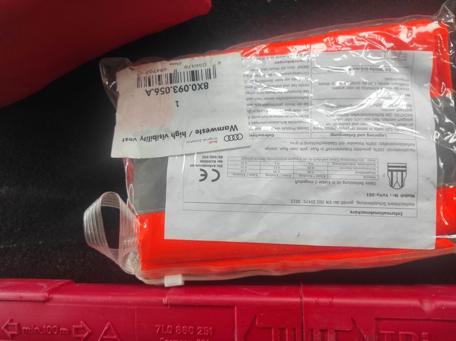 Знак аварійної зупинки vw touareg,tiguan,skoda superb,octavia,seat