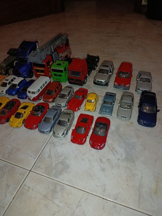 Miniaturas em bom estado geral 1:43 / 1:32