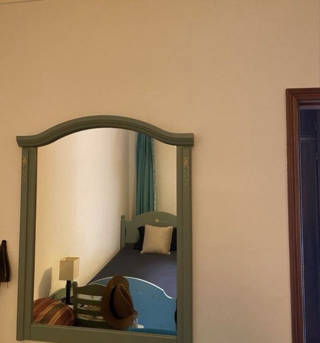 Mobilia quarto  2 camas espelho cadeira comoda colchoes