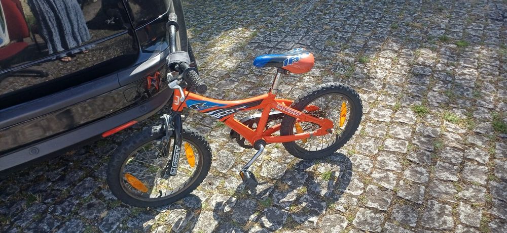 Bicicleta Scott Radical 160 infantil 
Roda ?
Sistema de freio de contrapedal original ?
Selim ajustável?
Preço: 80€?