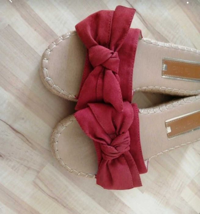 Klapki dla dziewczynki z kokardką