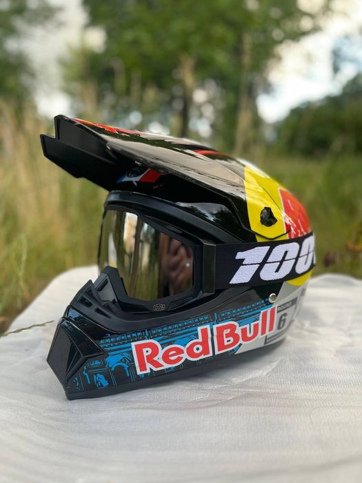 Шолом з окулярами ред бул