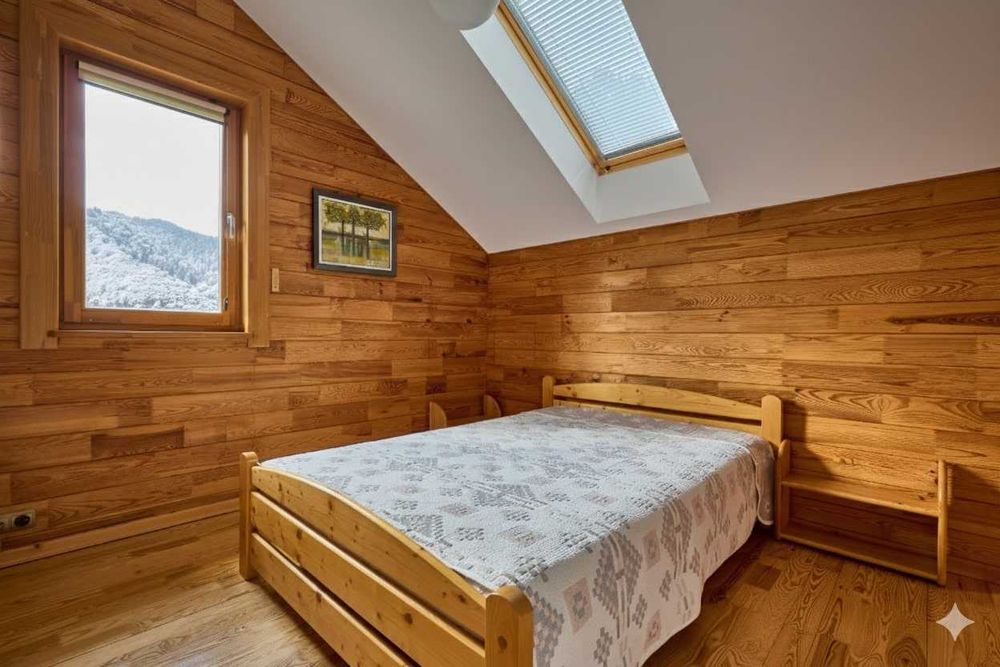 Заміська резиденція в Карпатах. 125м.кв. 26сот. Огороджена, охороняєма