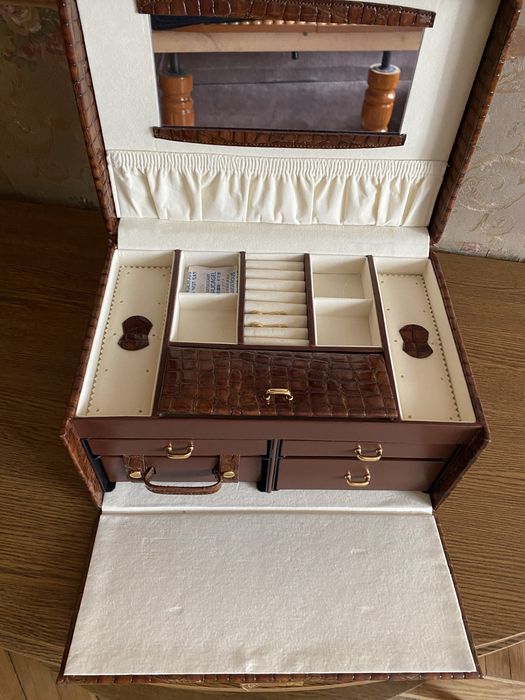 Шкатулка (органайзер) для украшений