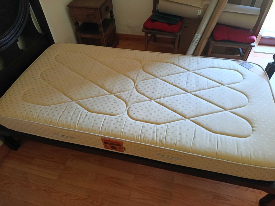 Cama solteiro muito antiga antiguidade madeira maciça com colchao 195x95cm
