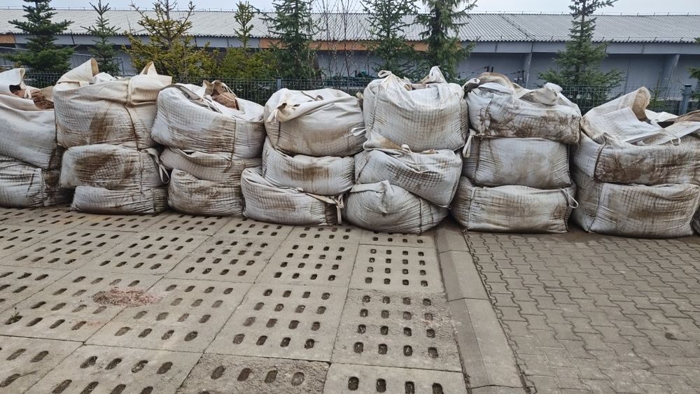 Piasek w workach 1,5 t big bag - oddam za darmo.