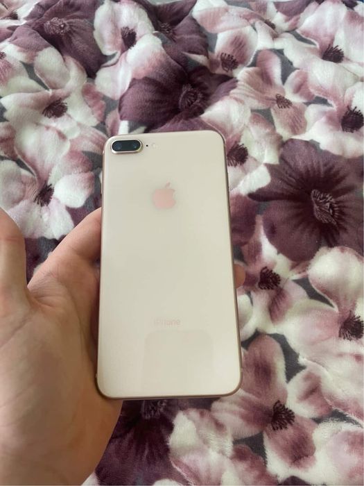 Продам айфон 8+ на 64 гб