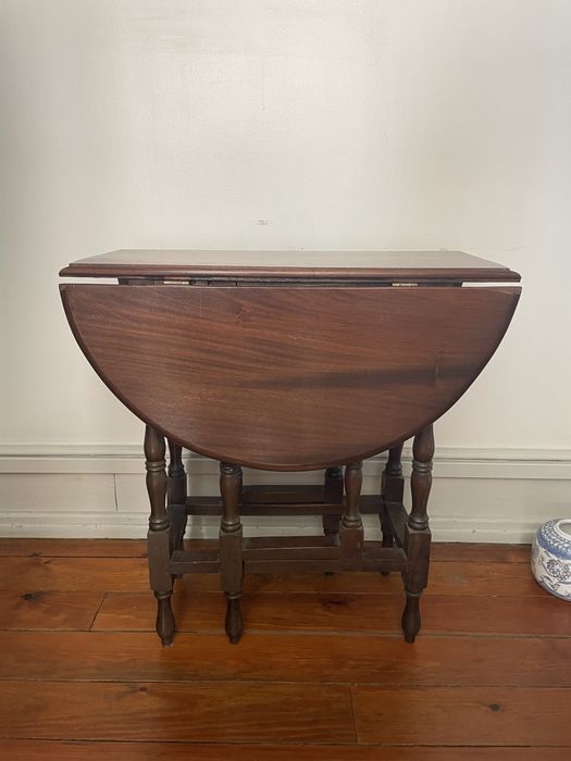 Mesa de apoio de madeira